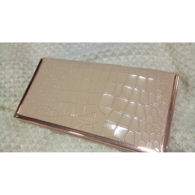 Pre-owned Ted Baker Patent Leather Clutch In Ecru