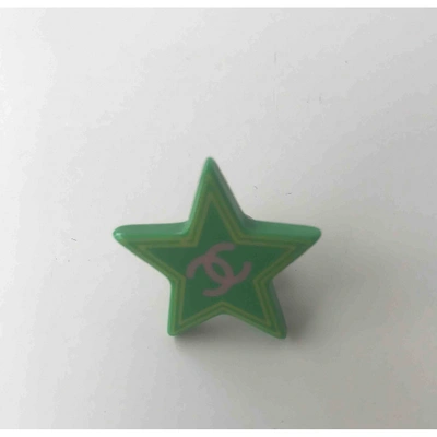 Pre-owned Chanel Pin & Brooche In Green