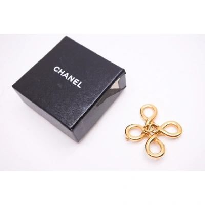 Pre-owned Chanel Cc Gold Metal Pins & Brooches