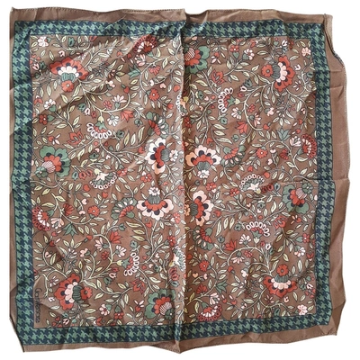 Pre-owned Versace Silk Silk Handkerchief