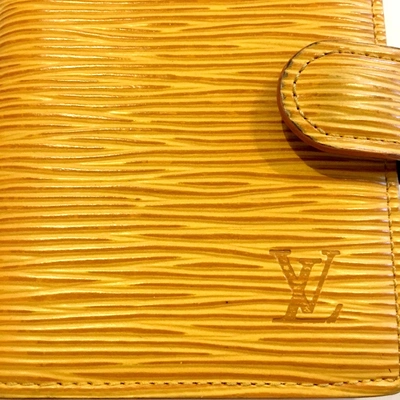Pre-owned Louis Vuitton Leather Purse In Yellow