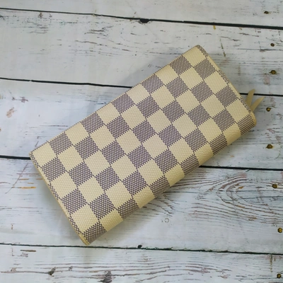 Pre-owned Louis Vuitton Emilie Cloth Wallet In Ecru