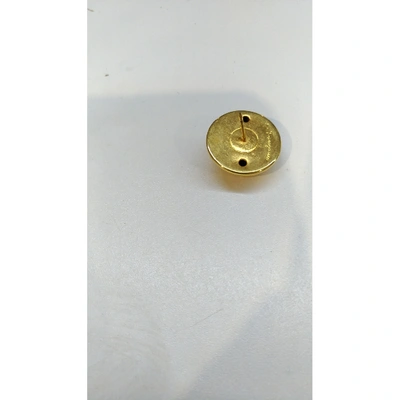 Pre-owned Ferragamo Pin & Brooche In Gold