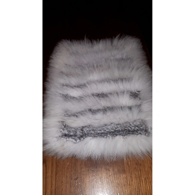 Pre-owned Pinko White Fur Scarf