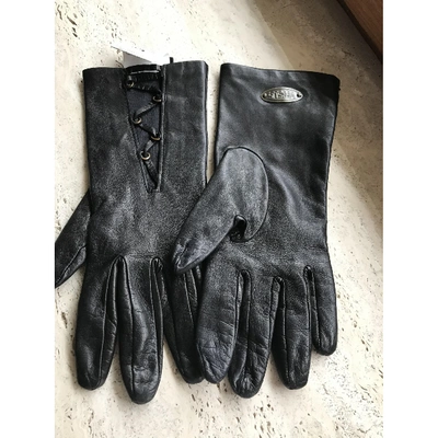 Pre-owned Versus Leather Gloves In Black