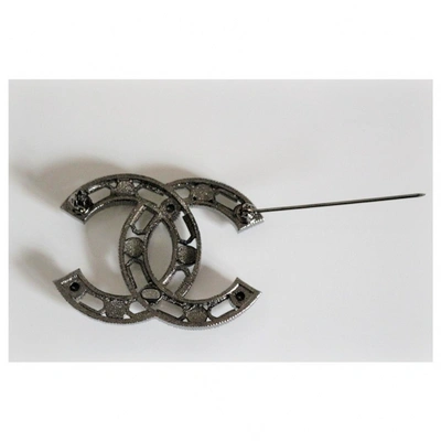 Pre-owned Chanel Cc Anthracite Metal Pins & Brooches