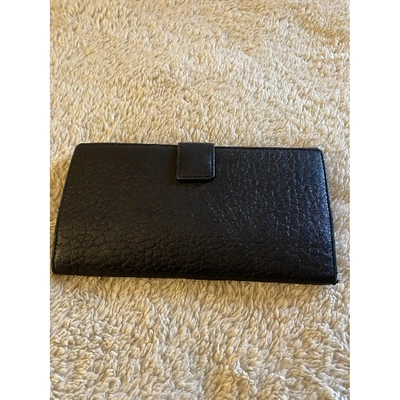 Pre-owned Stuart Weitzman Leather Clutch In Black