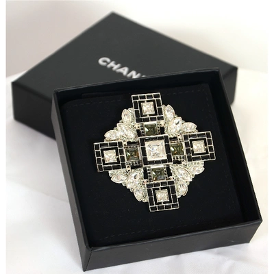 Pre-owned Chanel Metal Pins & Brooches