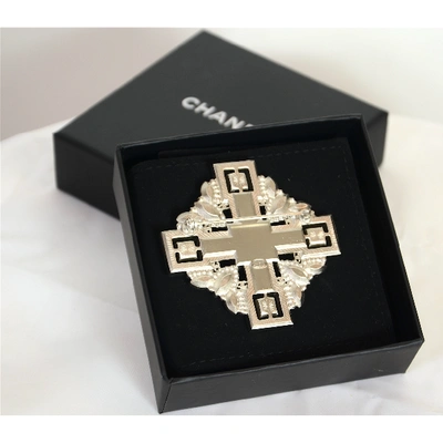 Pre-owned Chanel Metal Pins & Brooches