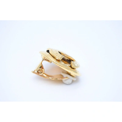 Pre-owned Chanel Cc Gold Metal Earrings