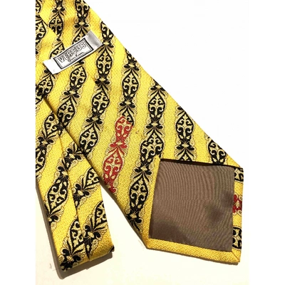 Pre-owned Versus Silk Tie In Yellow