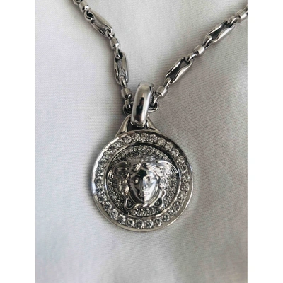 Pre-owned Versace Medusa White Gold Jewellery In Silver