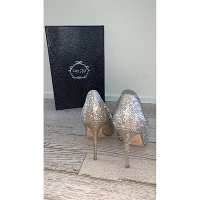 Pre-owned Lucy Choi Leather Heels In Gold