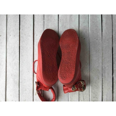 Pre-owned Versace Leather Trainers In Red