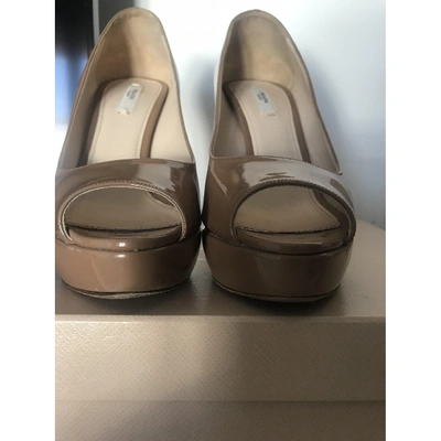 Pre-owned Prada Patent Leather Heels In Camel