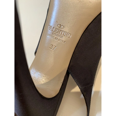 Pre-owned Valentino Garavani Cloth Heels In Black