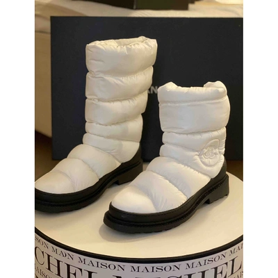 Pre-owned Chanel Cloth Snow Boots In White
