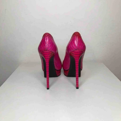 Pre-owned Saint Laurent Janis Pink Python Heels