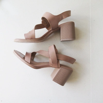 Pre-owned Dkny Leather Sandal In Beige