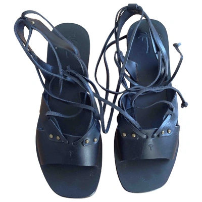 Pre-owned Tomas Maier Black Leather Sandals