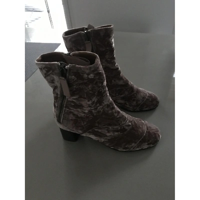 Pre-owned Chloé Lexie Velvet Ankle Boots In Pink