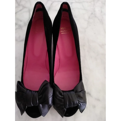 Pre-owned Moschino Cheap And Chic Velvet Heels In Black
