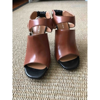 Pre-owned Carven Leather Sandals In Camel