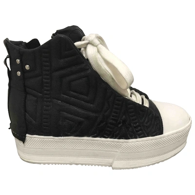 Pre-owned Cinzia Araia Leather Trainers In Black