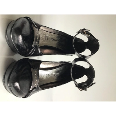 Pre-owned Krizia Leather Heels In Black