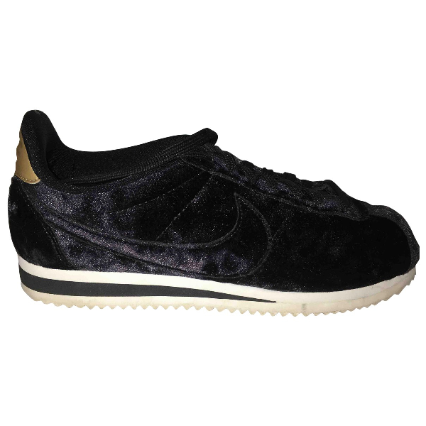 nike velvet trainers