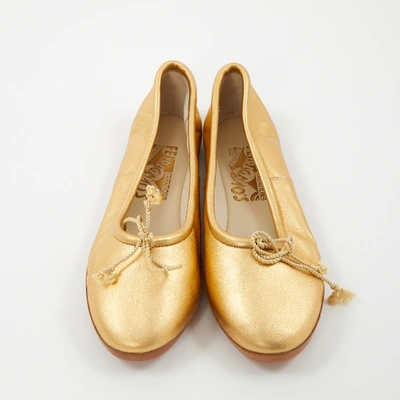 Pre-owned Ferragamo Gold Leather Ballet Flats