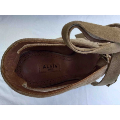 Pre-owned Alaïa Beige Suede Sandals