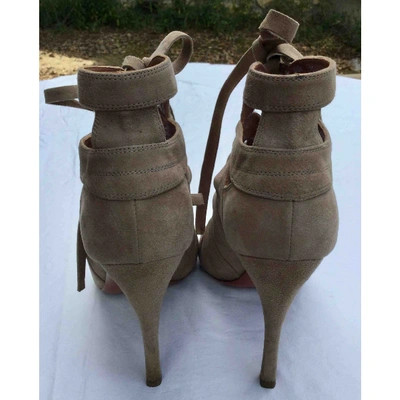 Pre-owned Alaïa Beige Suede Sandals