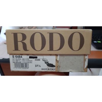 Pre-owned Rodo Gold Leather Heels