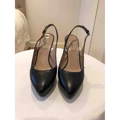 Pre-owned Valentino Garavani Leather Heels In Black