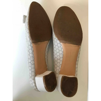 Pre-owned Ferragamo Leather Ballet Flats In White