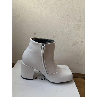 Pre-owned Aalto Leather Ankle Boots In White
