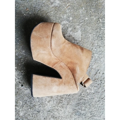 Pre-owned M1992 Leather Heels In Camel
