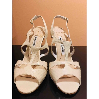 Pre-owned Manolo Blahnik White Eel Sandals