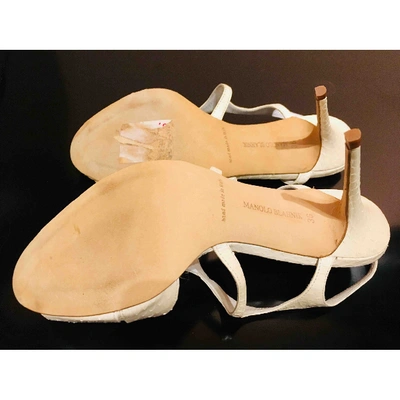 Pre-owned Manolo Blahnik White Eel Sandals