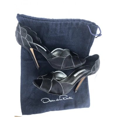 Pre-owned Oscar De La Renta Cloth Heels In Black