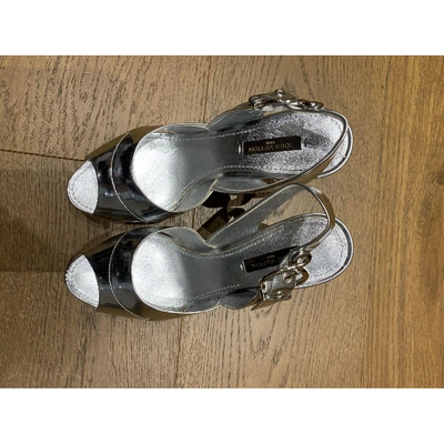 LOUIS VUITTON Pre-owned Leather Sandals In Metallic