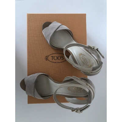 Pre-owned Tod's Leather Sandals In Ecru