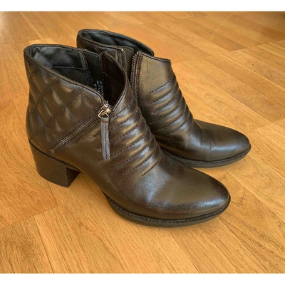 Pre-owned Clarks Leather Biker Boots In Black