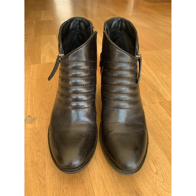 Pre-owned Clarks Leather Biker Boots In Black