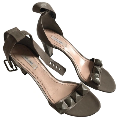Pre-owned Marc Jacobs Grey Leather Sandals