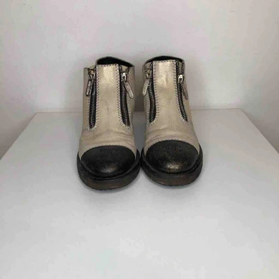 Pre-owned Chanel Leather Ankle Boots In Ecru