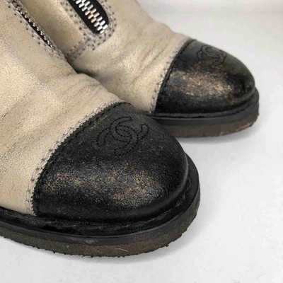 Pre-owned Chanel Leather Ankle Boots In Ecru