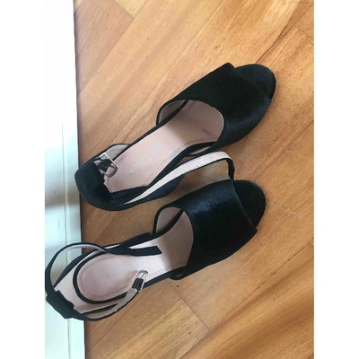 Pre-owned Steve Madden Velvet Sandals In Black