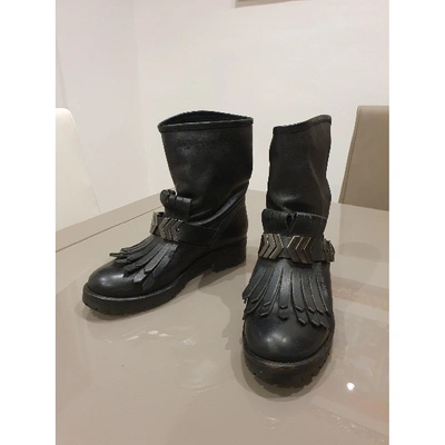 Pre-owned Pinko Leather Buckled Boots In Black